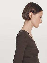 Ribbed V-neck T-shirt with long sleeves