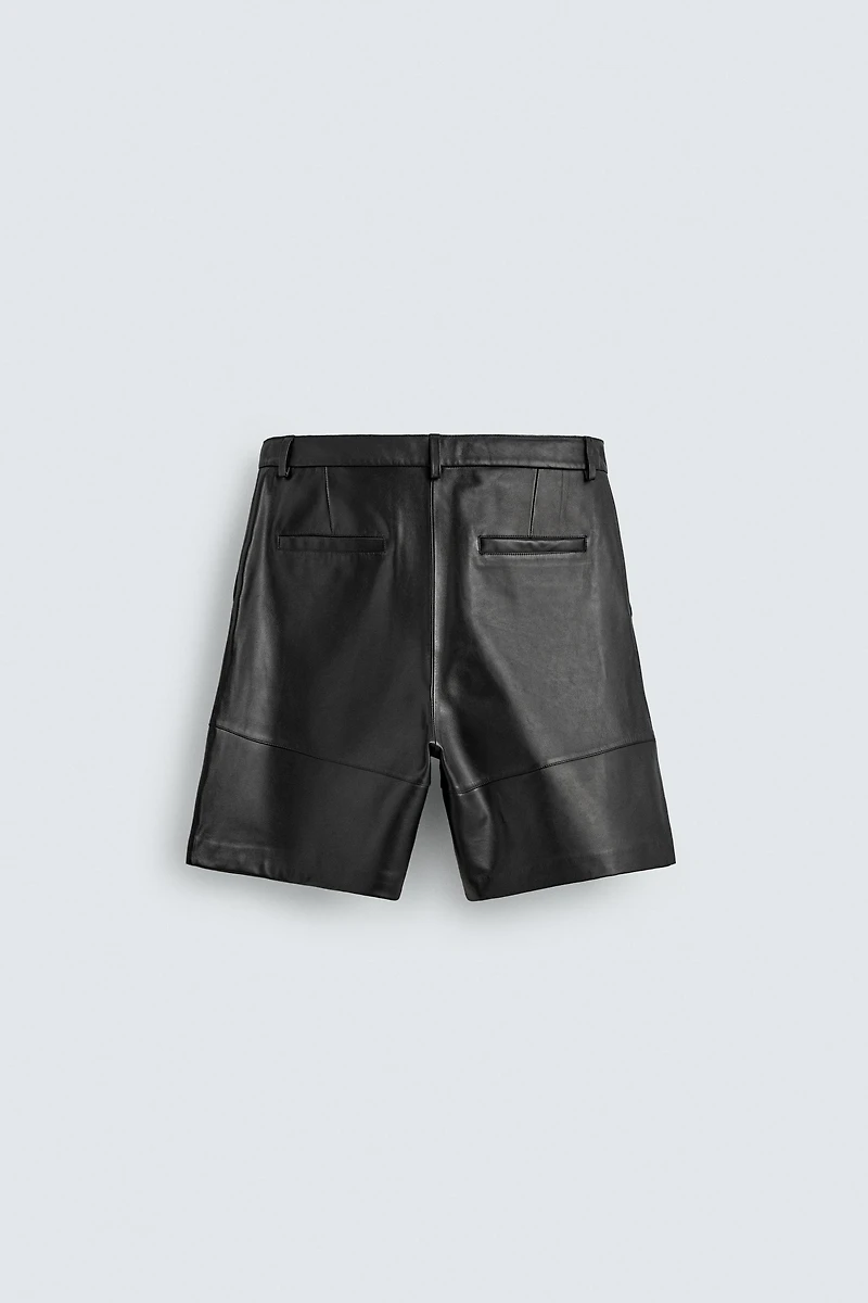 RELAXED FIT LEATHER PLEATED SHORTS