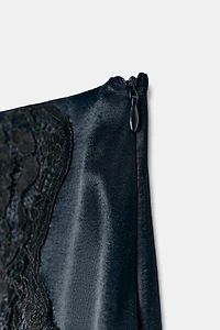 MINI JUPE SATINÉE AVEC DENTELLE