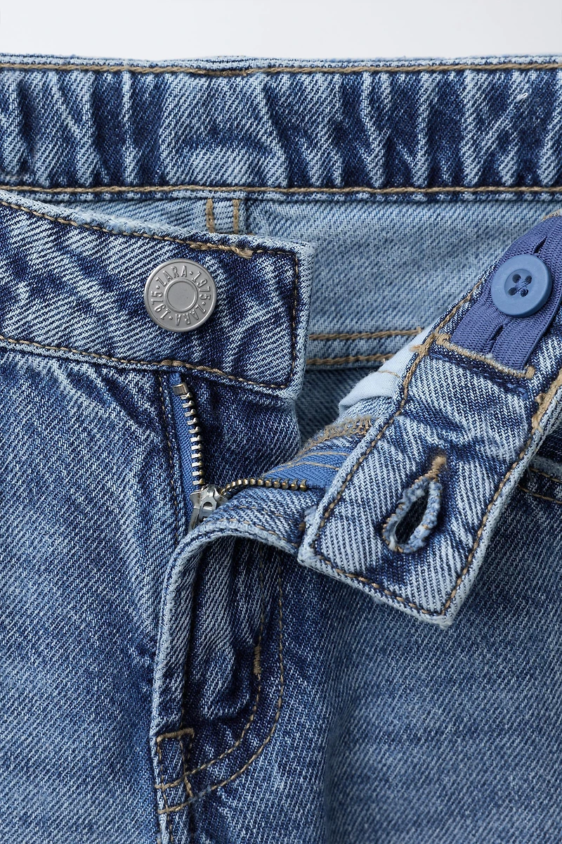 RIPPED STRAIGHT JEANS