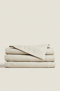 PLAIN-COLOURED LINEN TABLECLOTH