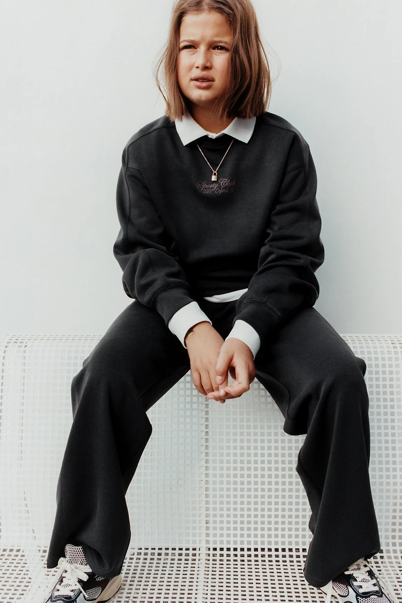 RAISED TEXT SWEATSHIRT