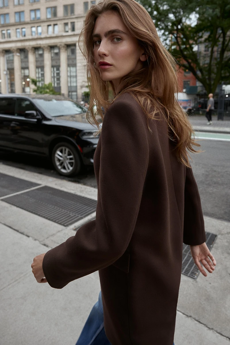 SHOULDER PAD SLEEVELESS COAT