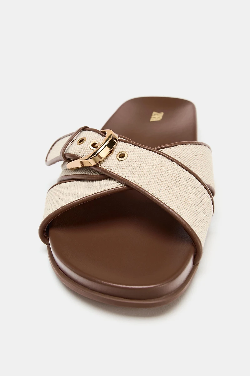 BUCKLE SANDALS