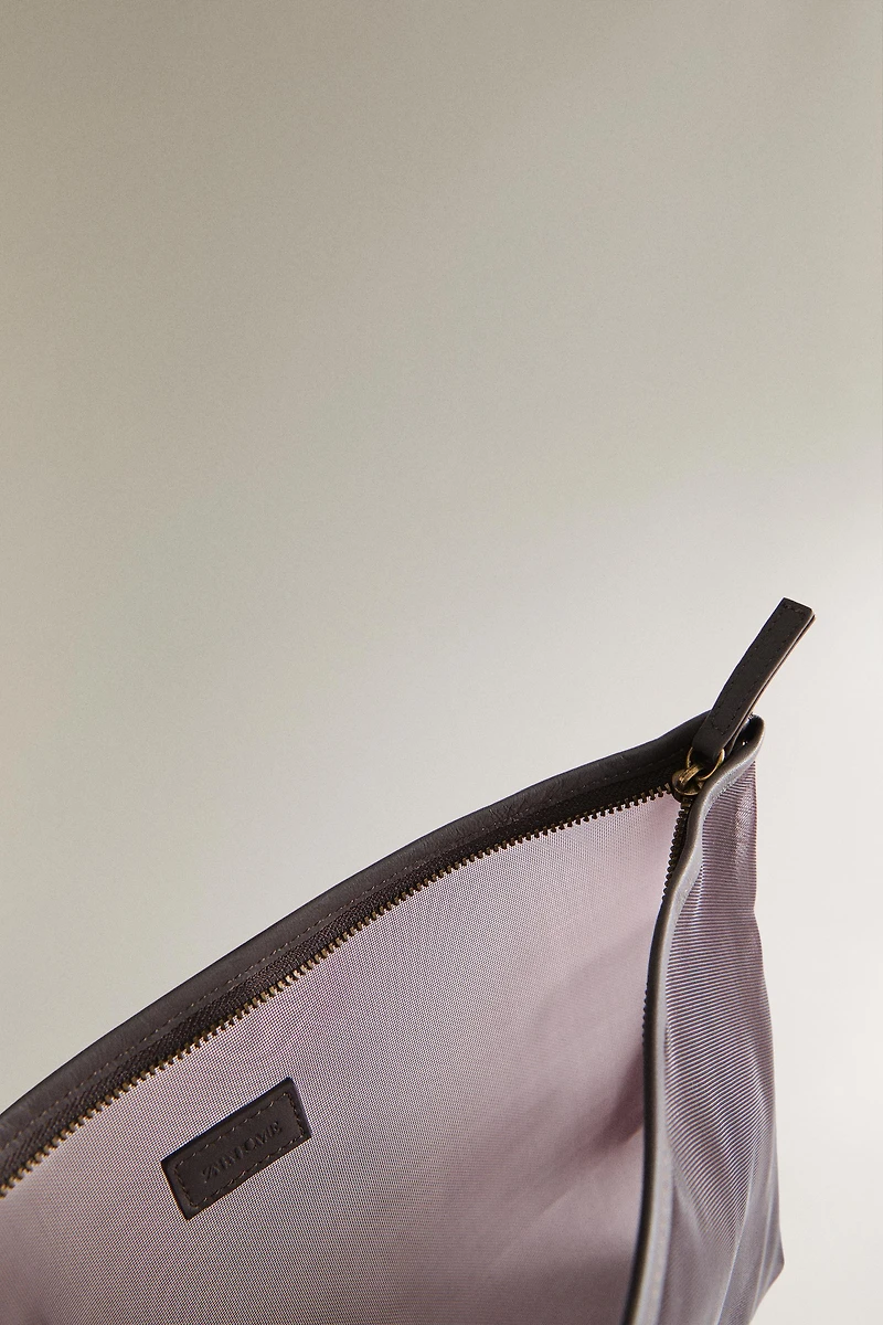 MEDIUM MESH MAKEUP BAG