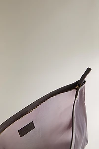 MEDIUM MESH MAKEUP BAG