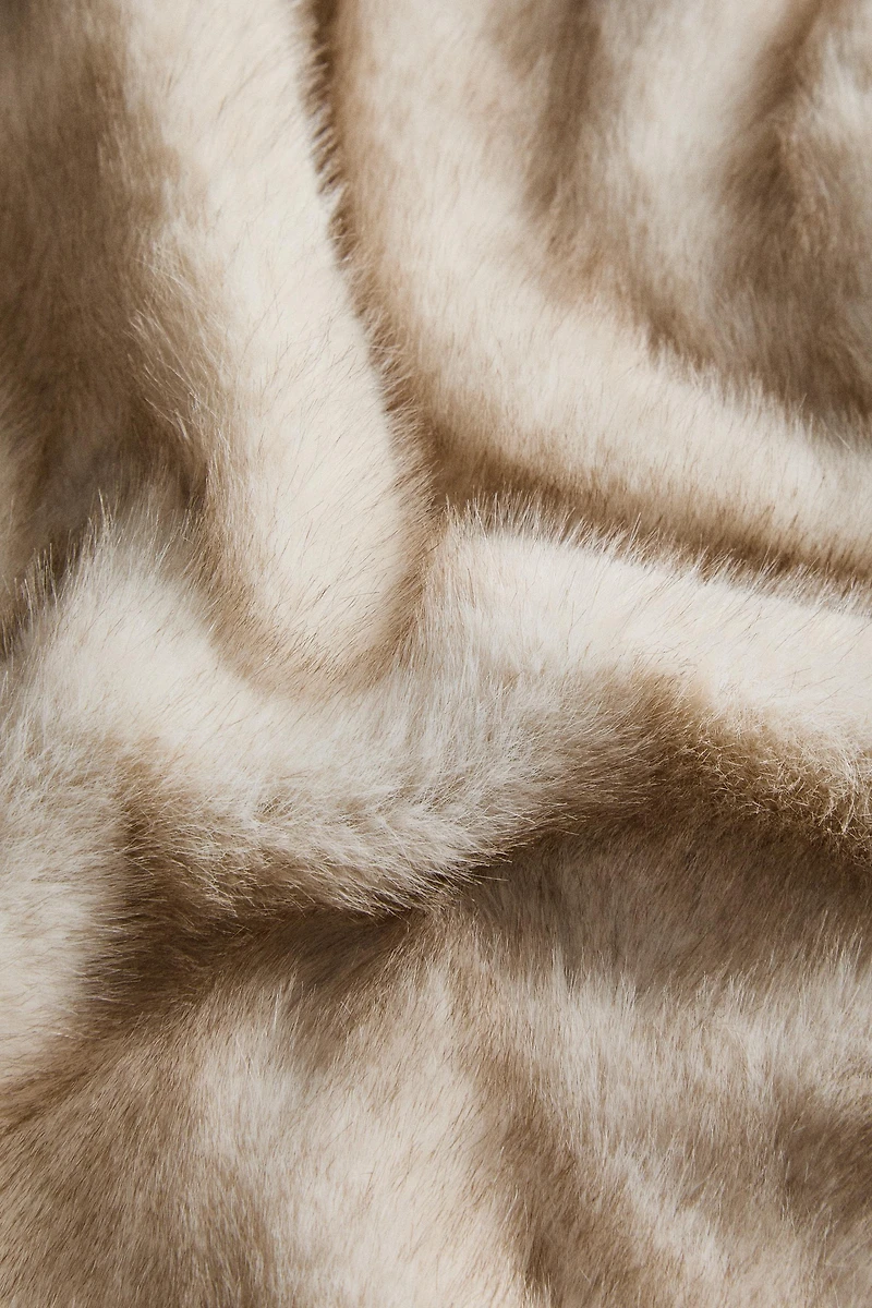 DOUBLE-SIDED FAUX FUR BLANKET
