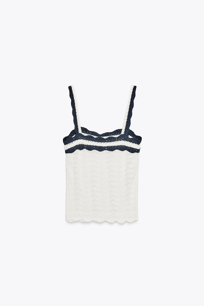 CONTRAST RUFFLED TOP
