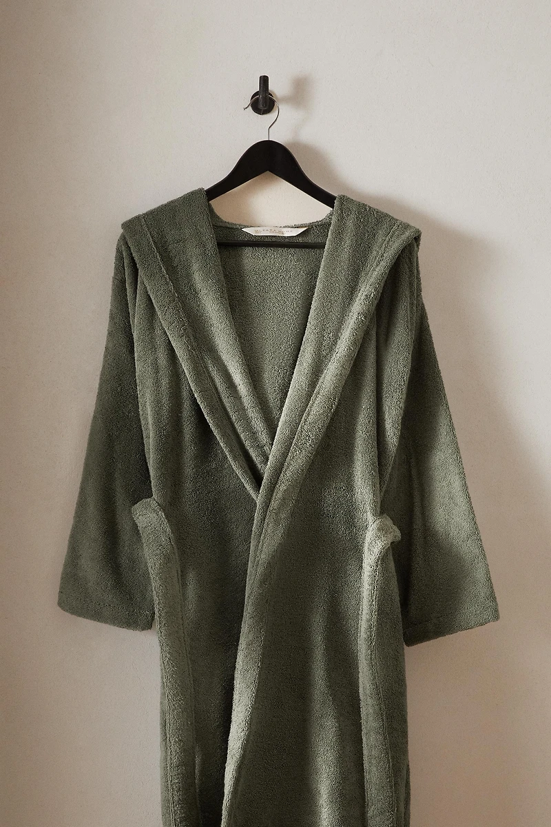 HOODED BATHROBE (360 GXM²)
