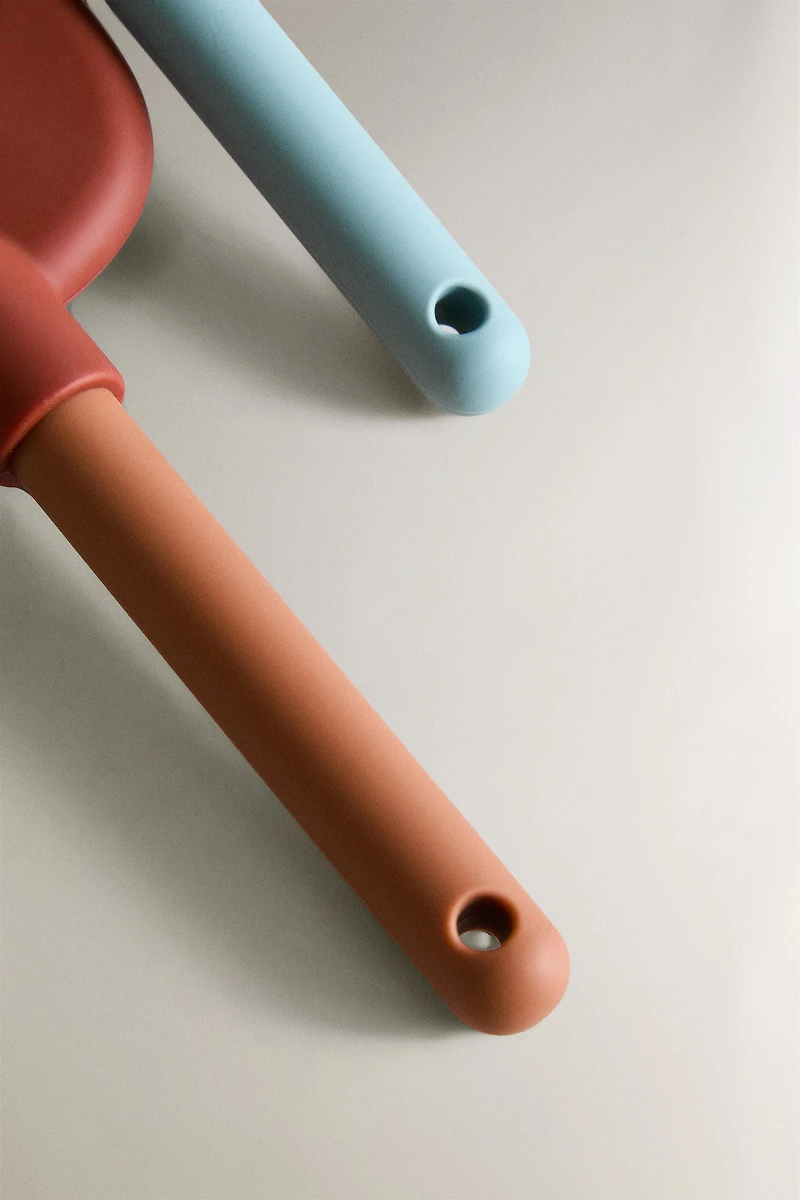 KIDS' SILICONE BEACH SPADE AND RAKE SET (SET OF 2)