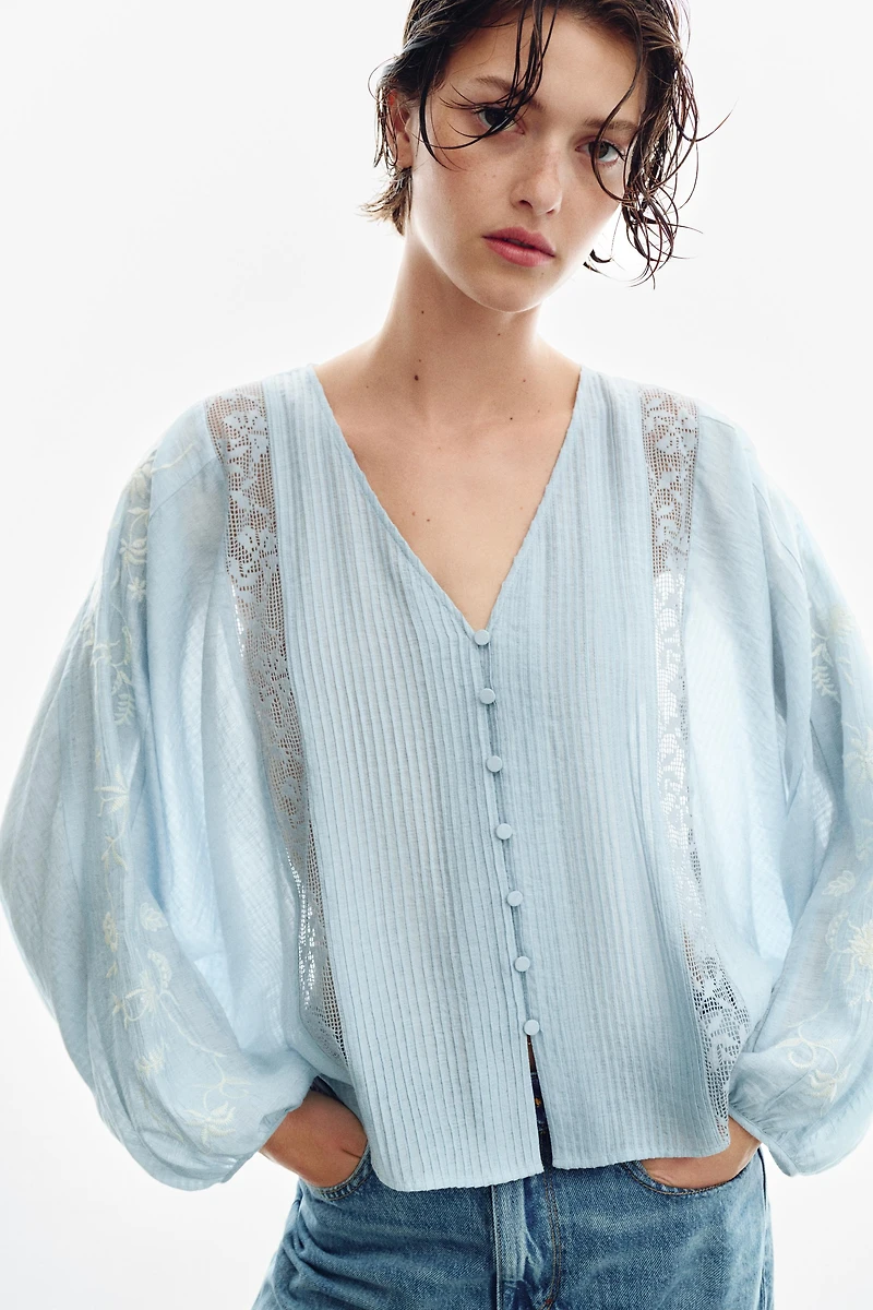 CONTRAST EMBROIDERED BLOUSE