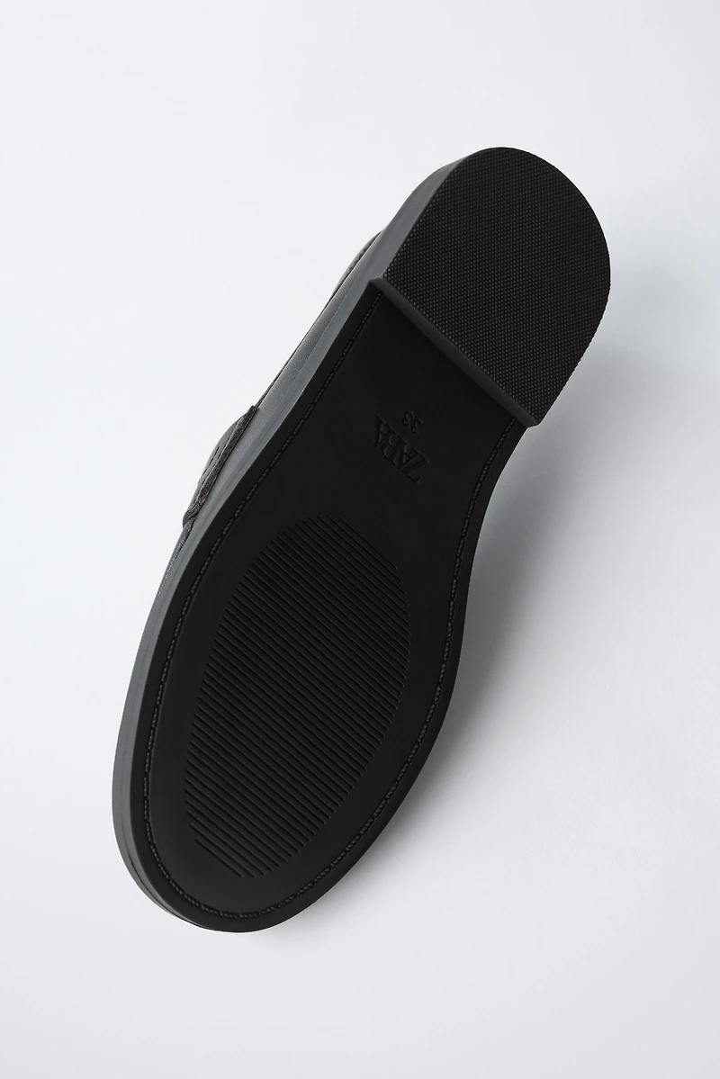 MOCASSINS À POMPONS