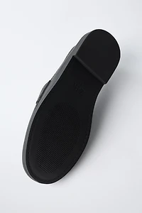 MOCASSINS À POMPONS