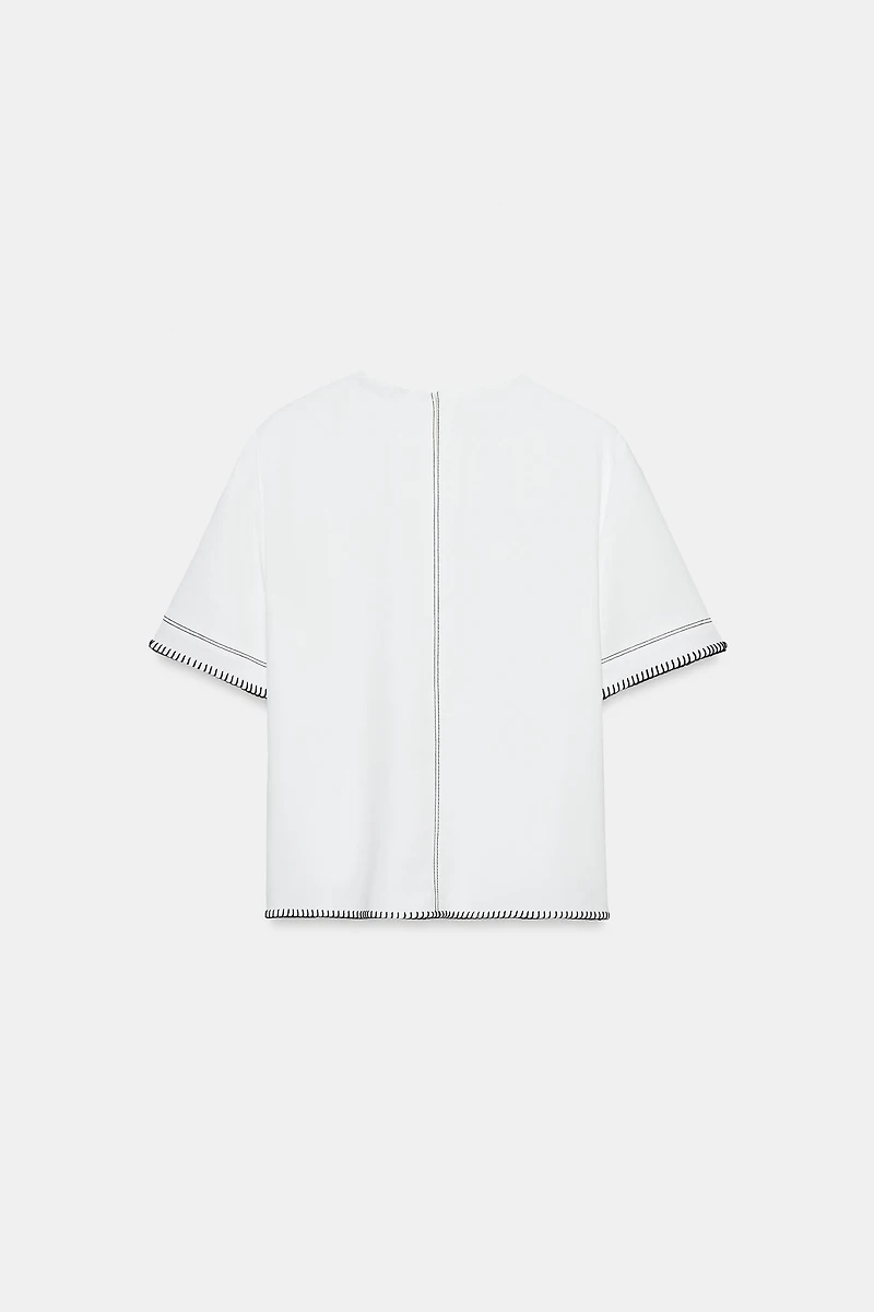 CONTRAST TOPSTITCHED TOP