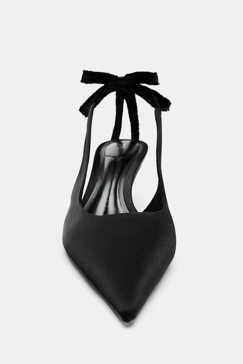 CHAUSSURES À TALONS OUVERTES L'ARRIÈRE AVEC NŒUD