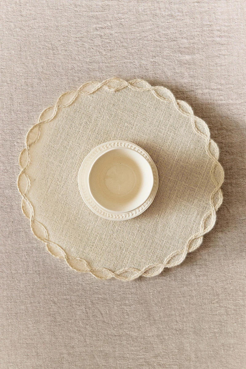 PLACEMAT WITH CHAIN DETAIL