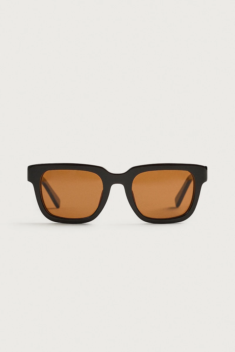 LUNETTES DE SOLEIL CARRÉES