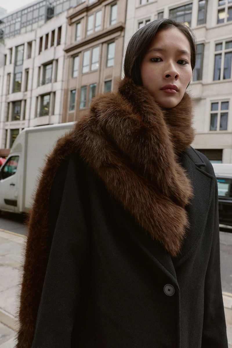 ÉCHARPE UNIE EFFET FOURRURE À FRANGES