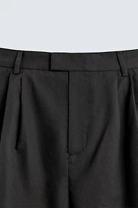RELAXED FIT PLEATED SHORTS