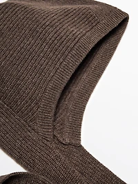 Knit hood with tie