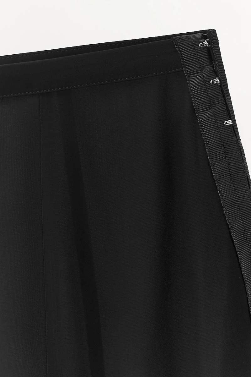 COMBINATION LACE MIDI SKIRT
