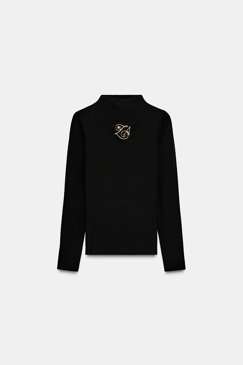MOCK NECK BROOCH T-SHIRT