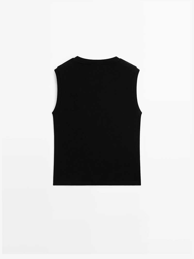 Sleeveless top with pocket details