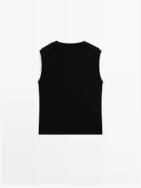 Sleeveless top with pocket details