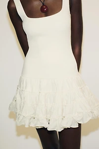CONTRASTING VOLUMINOUS DRESS