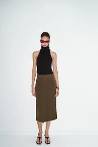 HIGH COLLAR SLEEVELESS TOP