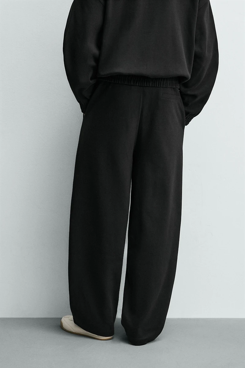 PLEATED WIDE FIT JOGGER PANTS