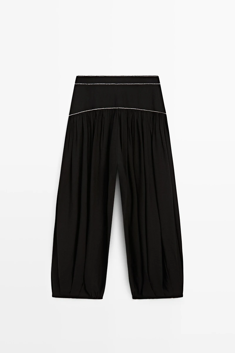 Flowing trousers with contrast detail