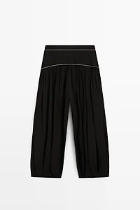 Flowing trousers with contrast detail
