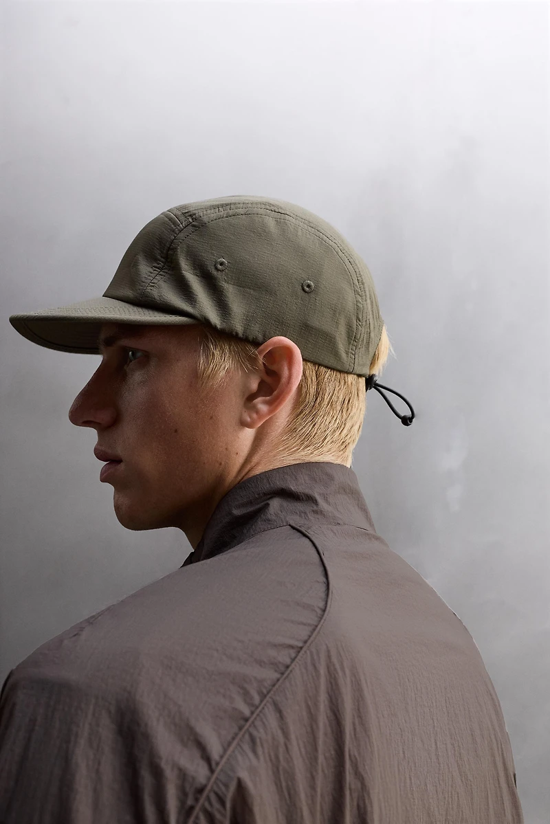 LIGHTWEIGHT TECHNICAL JACKET