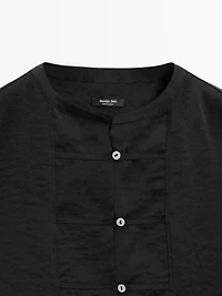 Flowing shirt with stand-up collar