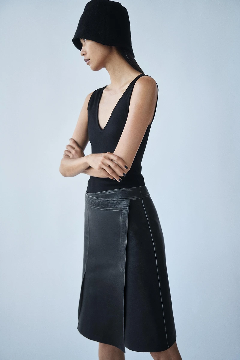 RIB V-NECK TOP