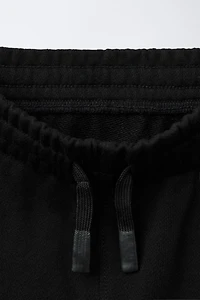 STRAIGHT FIT GARMENT DYE PLUSH SHORTS