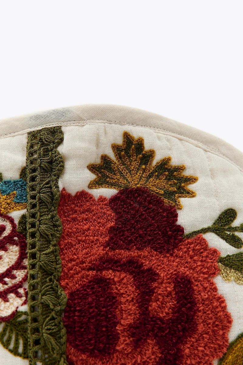 TROUSSE MATELASSÉE BRODERIES FLEURS