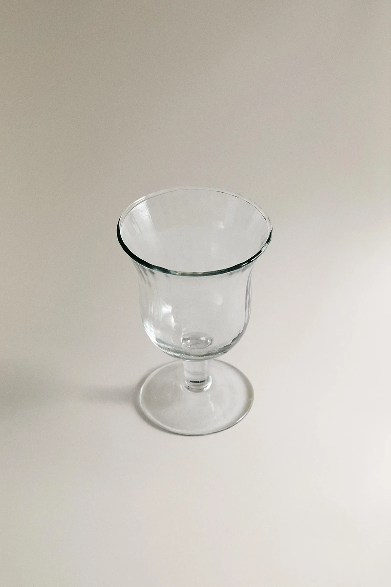 FACETED RAISED DESIGN WINE GLASS