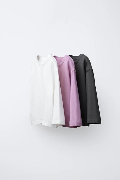 LOT DE TROIS HAUTS UNIS