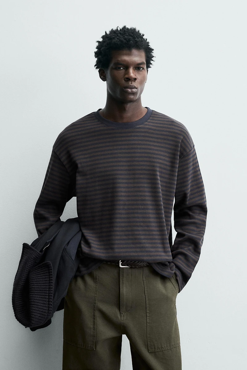 T-SHIRT À RAYURES EN CONTRASTE