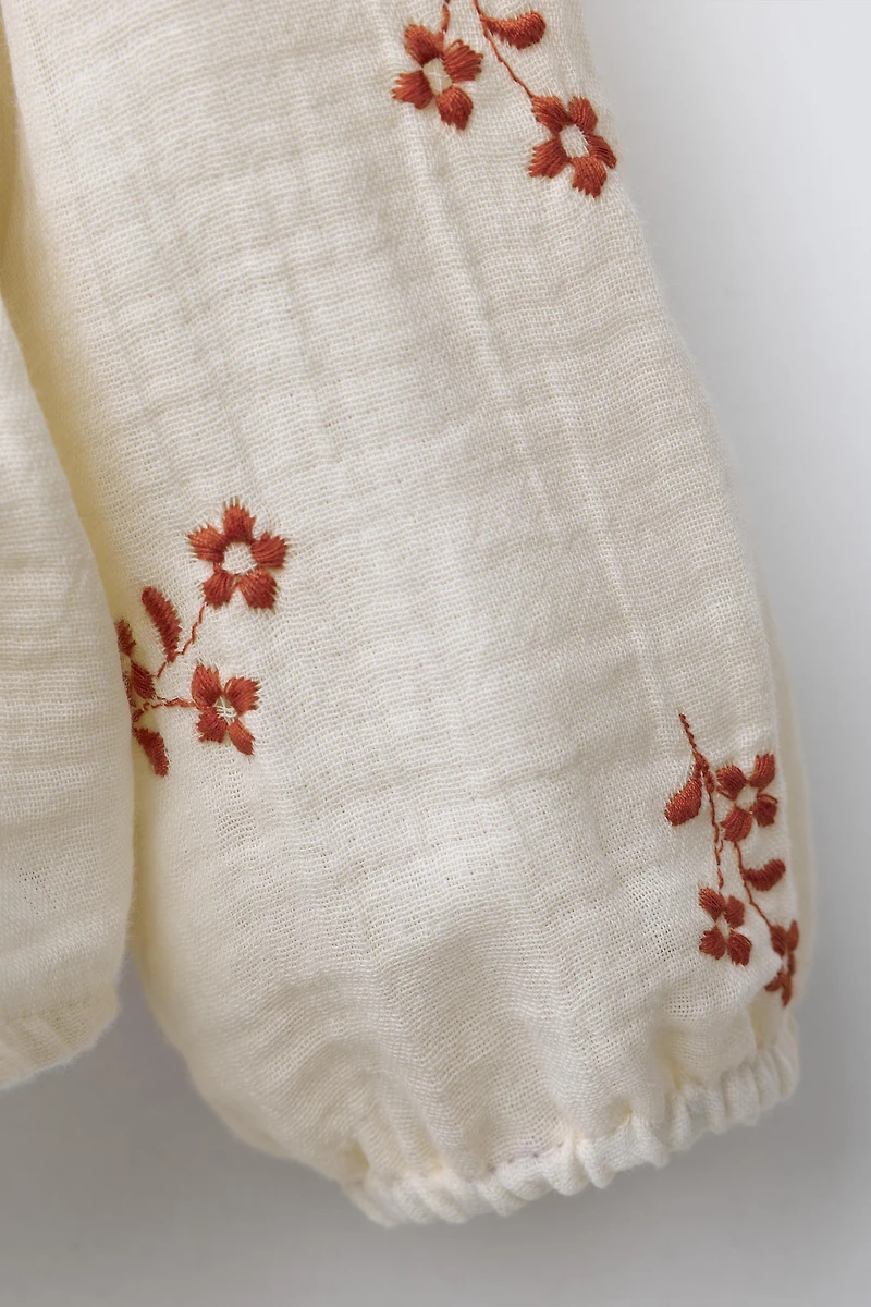 LACE EMBROIDERED FLOWER BLOUSE