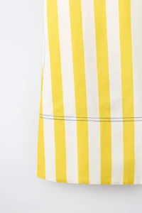 ROBE À RAYURES SURPIQÛRES CONTRASTANTES