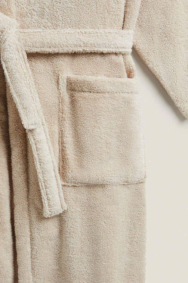 EXTRA SOFT HOODED BATHROBE (380 GXM²)