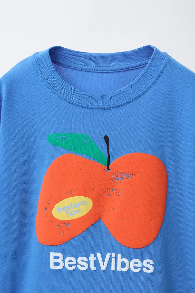 T-SHIRT À POMME EN RELIEF