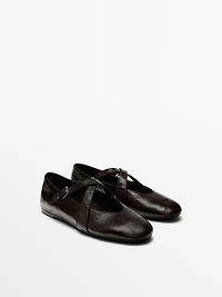 Ballet flats with criss-cross straps and buckle