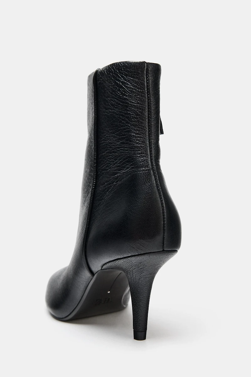 BOTTINES À TALONS EN CUIR