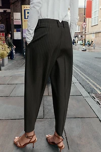 PLEATED TAPERED PANTS