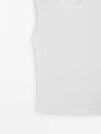 100% cotton V-neck T-shirt