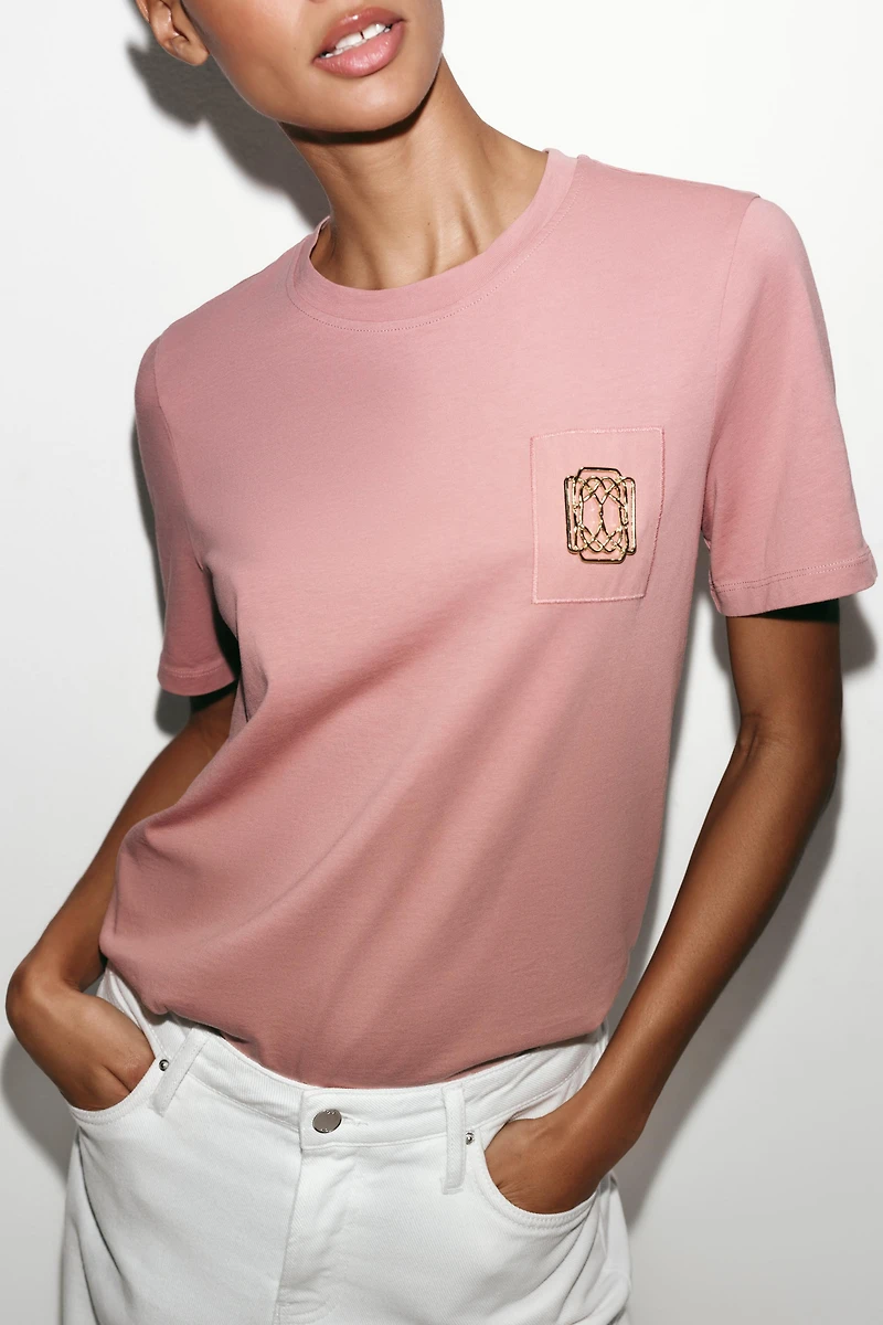WASHED EFFECT BEAD TRIM T-SHIRT